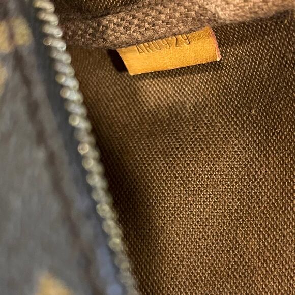 LOUIS VUITTON Pochette Accessories Vintage Monogram Canvas Shoulder Bag - Picture 8 of 10